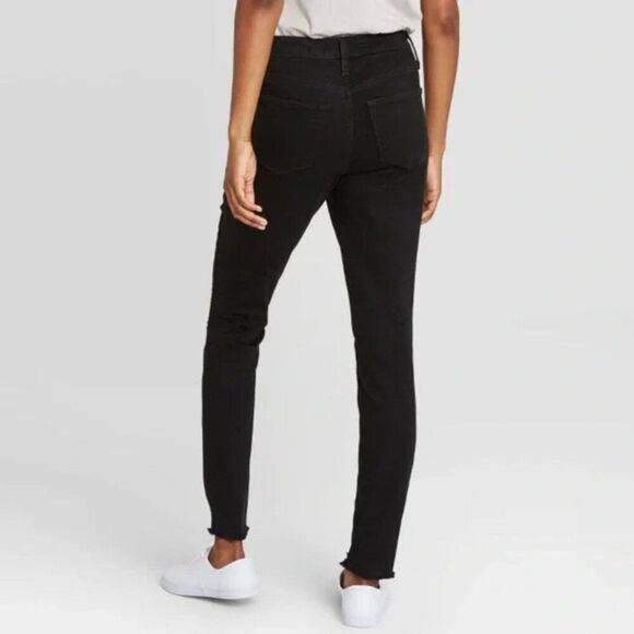 Universal Thread Black Mid-Rise Distressed Skinny Jeans Frayed Hem Size 8 / 29 R - Picture 2 of 13